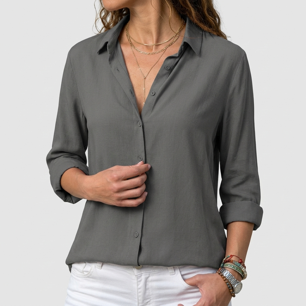 Szara satynowa koszula damska Julia z długim rękawem i klasycznym kołnierzykiem.